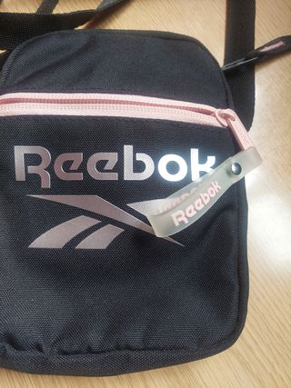 Bolsito Reebok Negro y Rosa