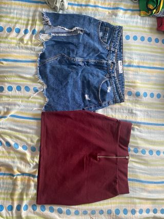 Falda vaquera y falda burdeos