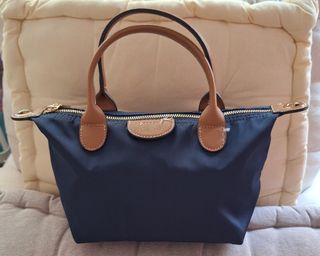 Neceser azul con detalles marrones