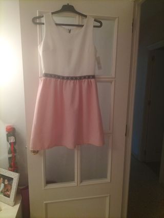 Vestido corto blanco y rosa
