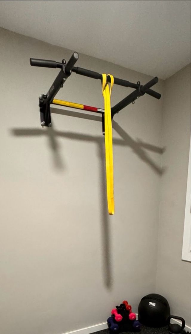 Barra de dominadas multifuncional