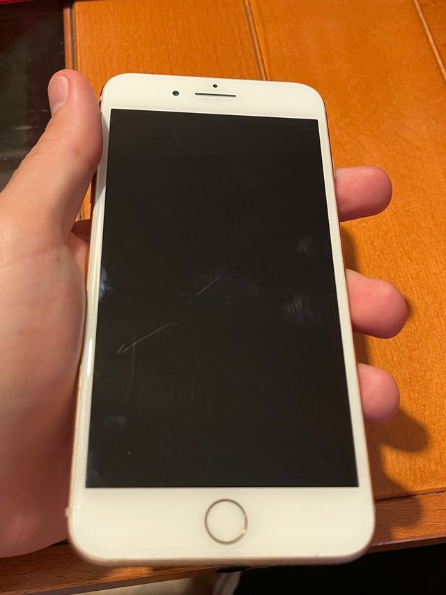 iPhone 8 Plus in oro