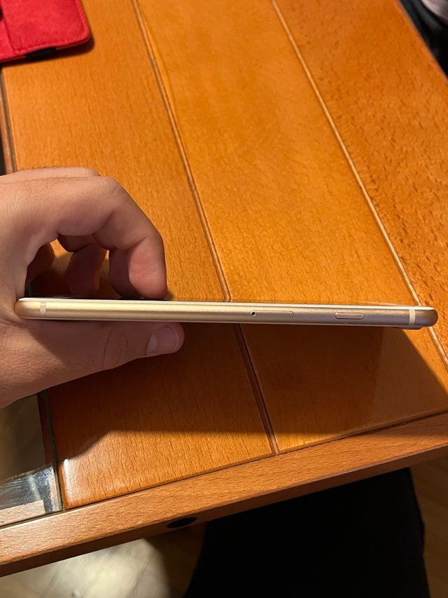 iPhone 8 Plus in oro