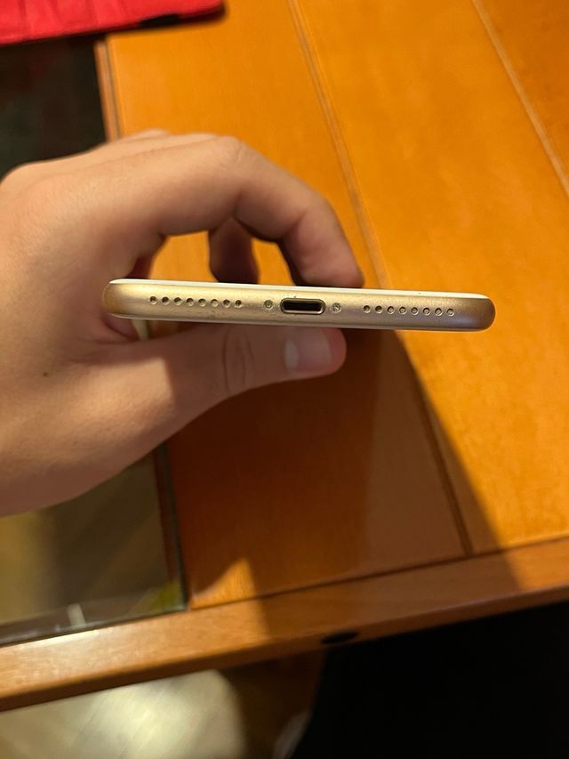 iPhone 8 Plus in oro