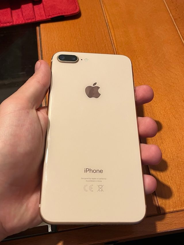iPhone 8 Plus in oro