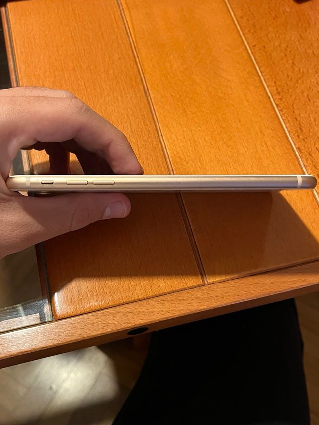 iPhone 8 Plus in oro