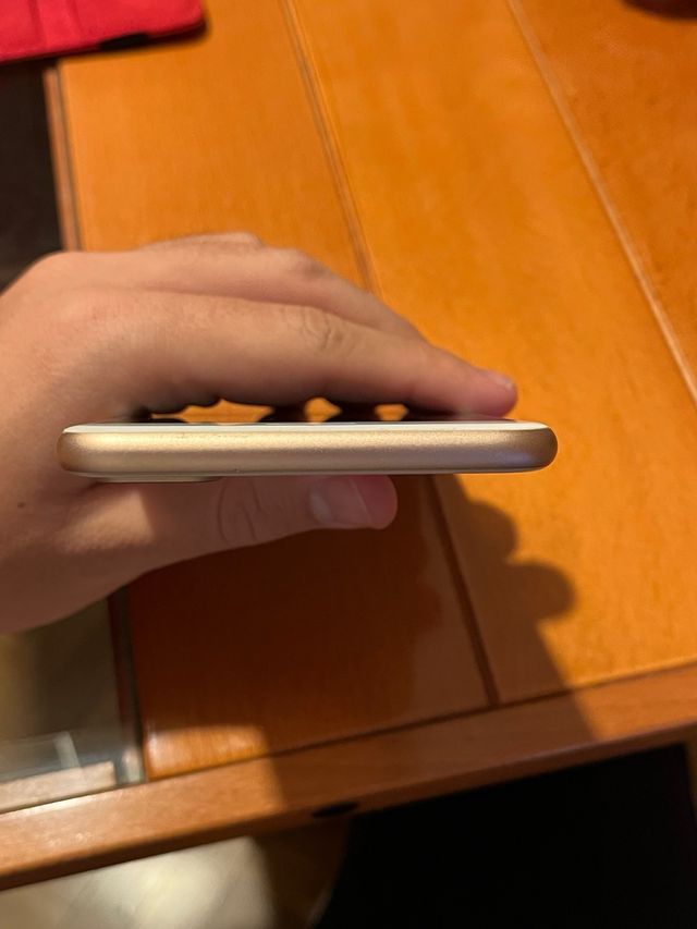 iPhone 8 Plus in oro