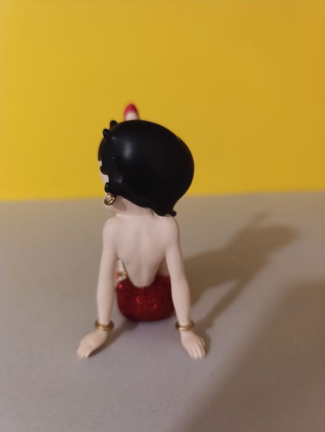 Statuina di Betty Boop. È alta circa cm 9