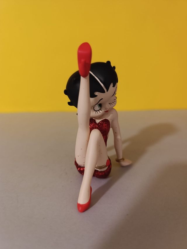 Statuina di Betty Boop. È alta circa cm 9