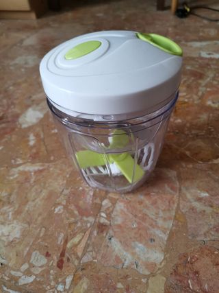 Tritatutto manuale bianco e verde