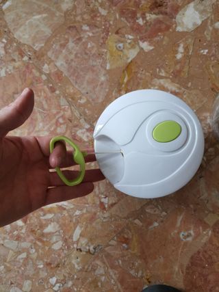 Tritatutto manuale bianco e verde