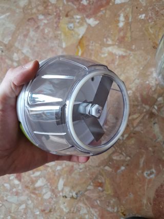 Tritatutto manuale bianco e verde