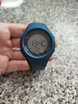 Reloj Decathlon Azul y Negro sin usar