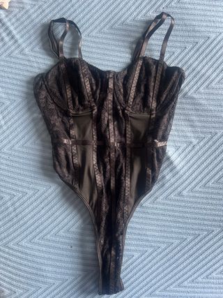 Body de encaje negro