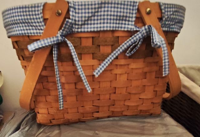 Cesta de mimbre con forro de tela vichi