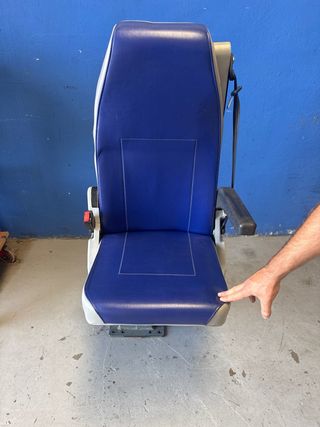 Asiento abatible y giratorio de ambulancia