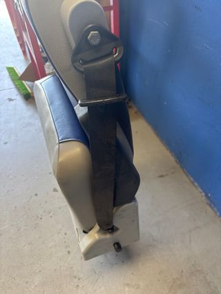 Asiento abatible y giratorio de ambulancia
