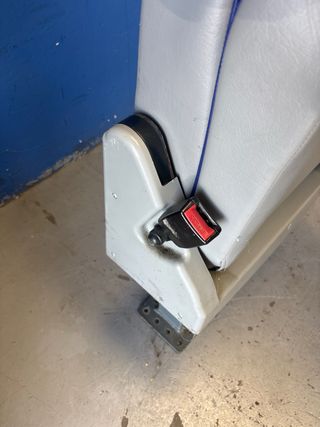 Asiento abatible y giratorio de ambulancia