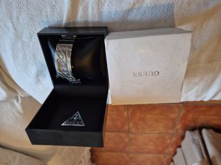 Reloj Guess Original Plateado y Blanco