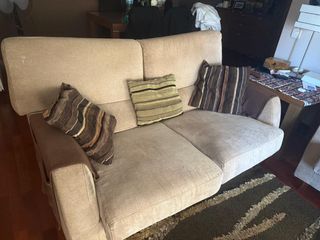 Sofá de 2 plazas en tela beige 2X1
