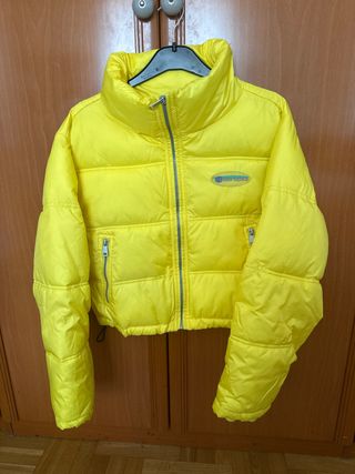 Plumas corto amarillo