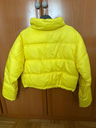 Plumas corto amarillo
