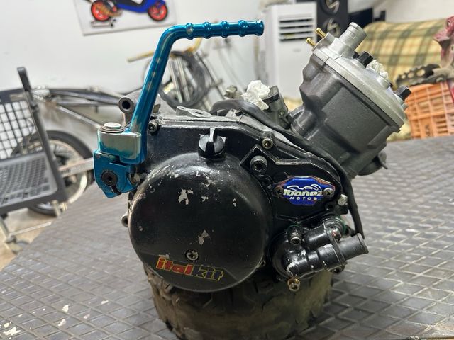 Motor AM6 de serie 