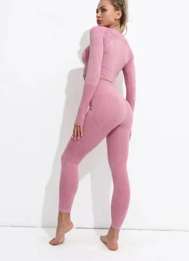Conjunto deportivo rosa