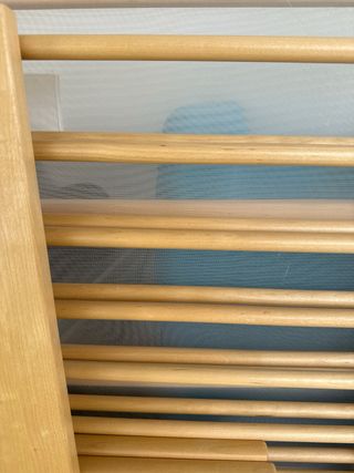 Cuna de madera con colchón