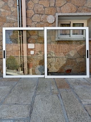 Ventanas de aluminio blancas