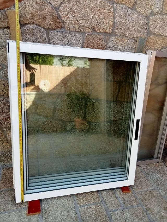 Ventanas de aluminio blancas