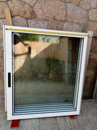 Ventanas de aluminio blancas