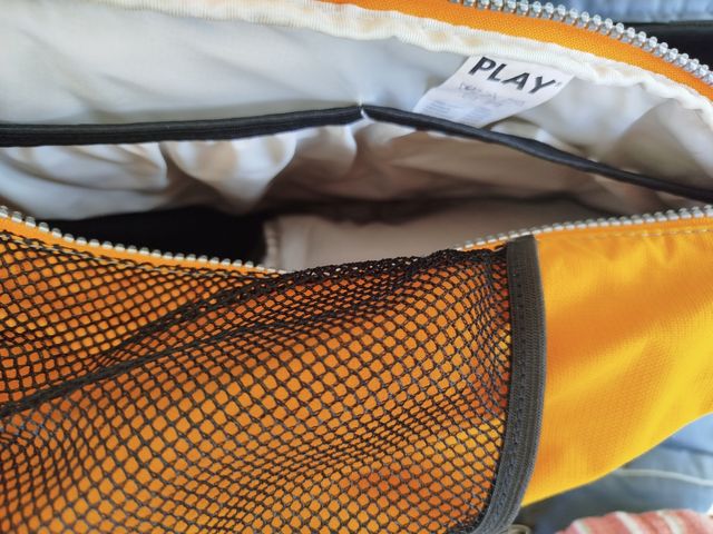 Bolsa Cambiador Casualplay Negra y Naranja