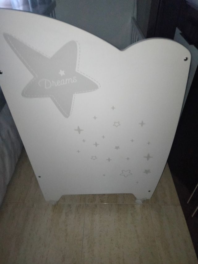 Cuna blanca para bebé