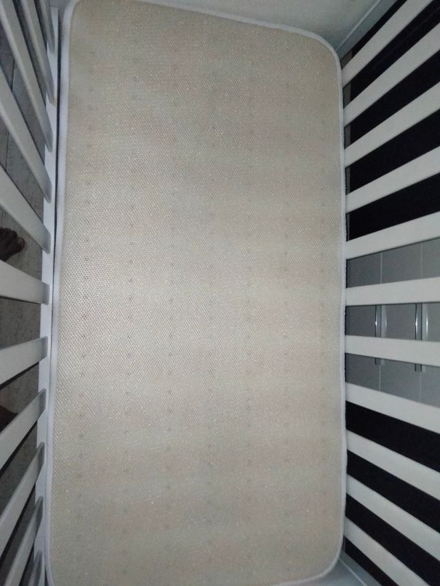 Cuna blanca para bebé