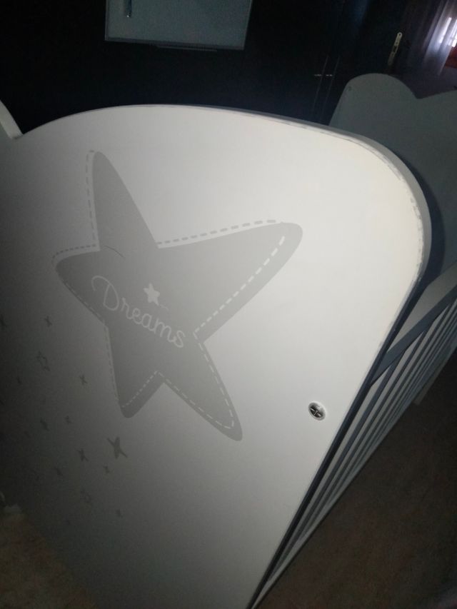 Cuna blanca para bebé