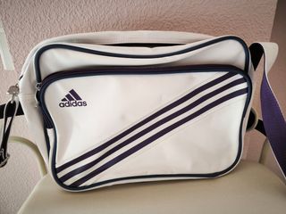 Bolso Adidas blanco, medidas aprox  36x26x13 