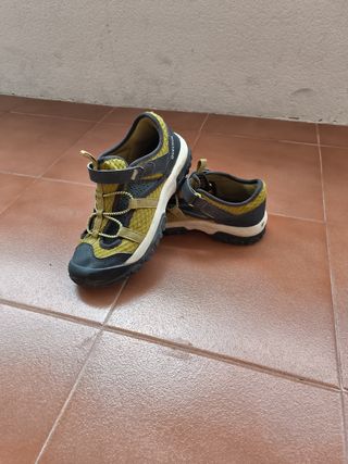 Zapatos niño Quechua negros y verde oliva n 32