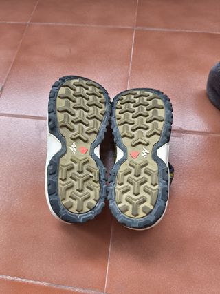 Zapatos niño Quechua negros y verde oliva n 32