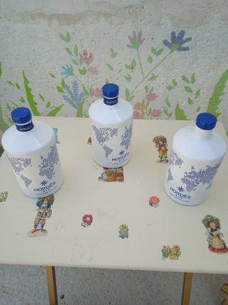3 bottiglie vuote Nordés Gin