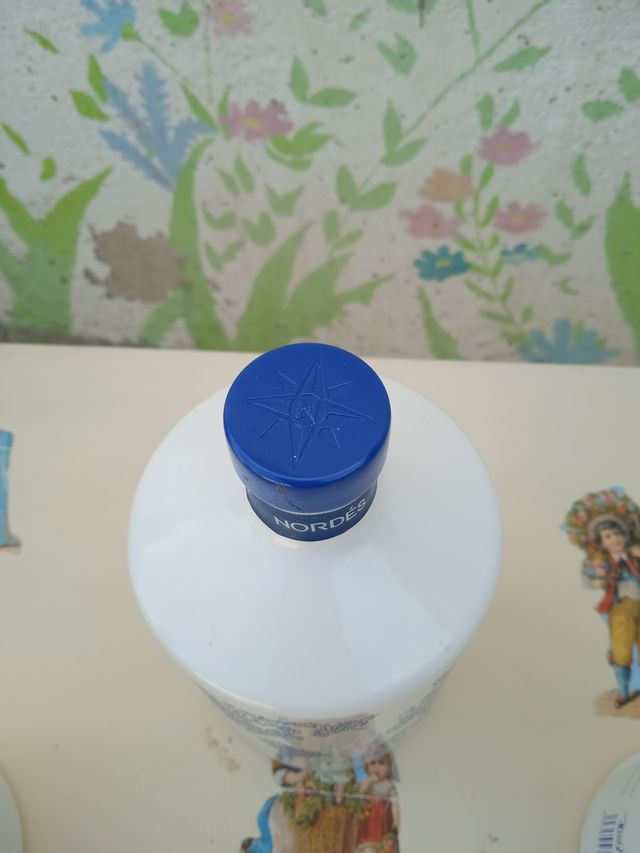 3 bottiglie vuote Nordés Gin