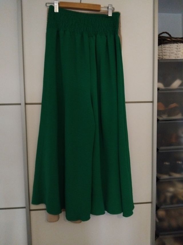 Falda pantalón verde talla única,en perfecto estad