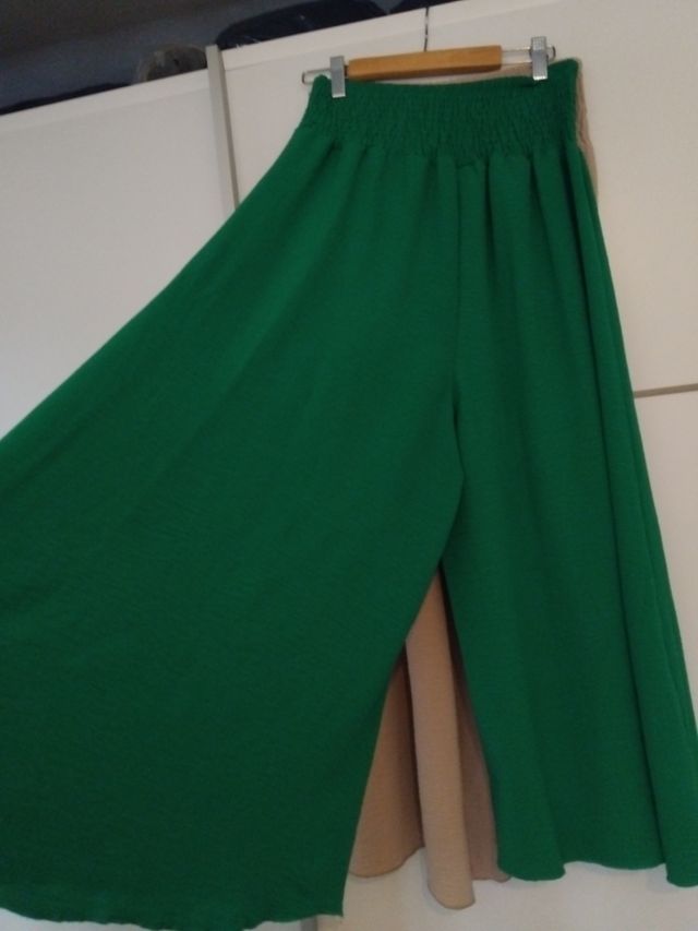Falda pantalón verde talla única,en perfecto estad