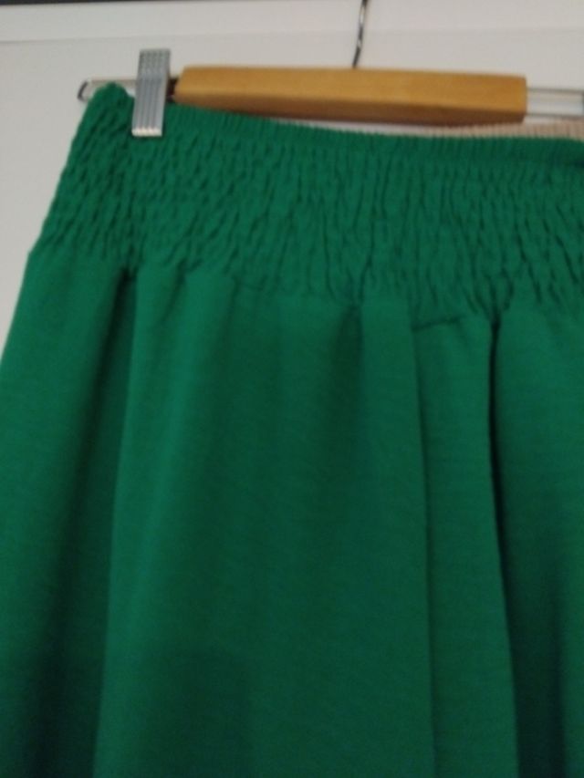 Falda pantalón verde talla única,en perfecto estad