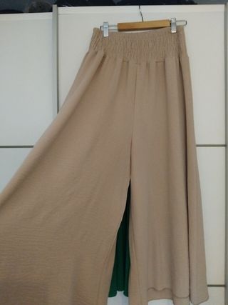 Falda pantalón verde talla única,en perfecto estad