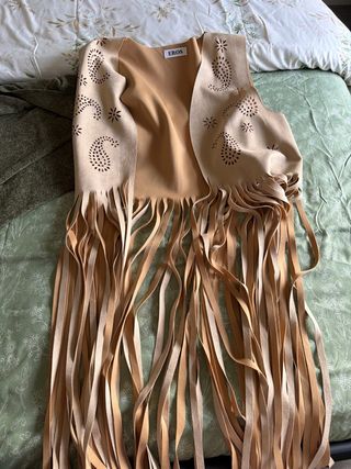 Chaleco EROS con flecos y detalles calados