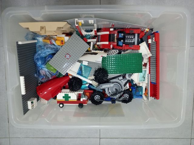 Hipermegalote LEGO piezas y sets de construcción.