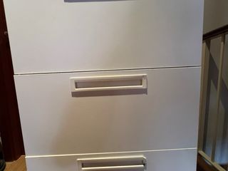 Cassettiera bianca con ruote