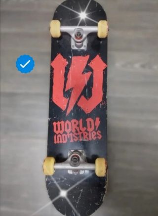 Monopatín/skateboard marca WORLD INDUSTRIES 
