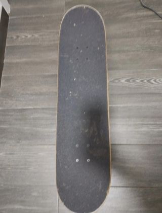 Monopatín/skateboard marca WORLD INDUSTRIES 